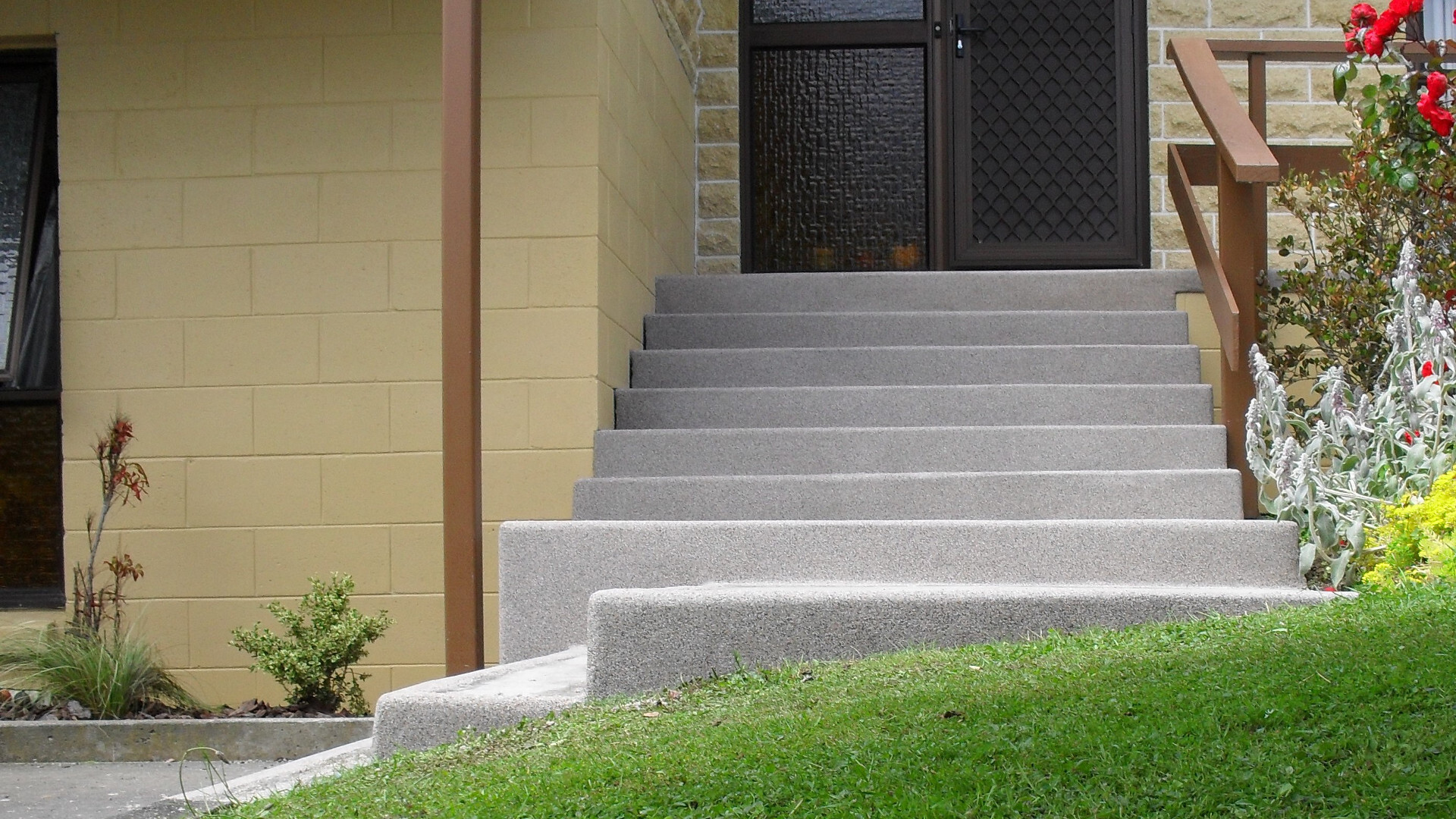 House steps degadur 2k