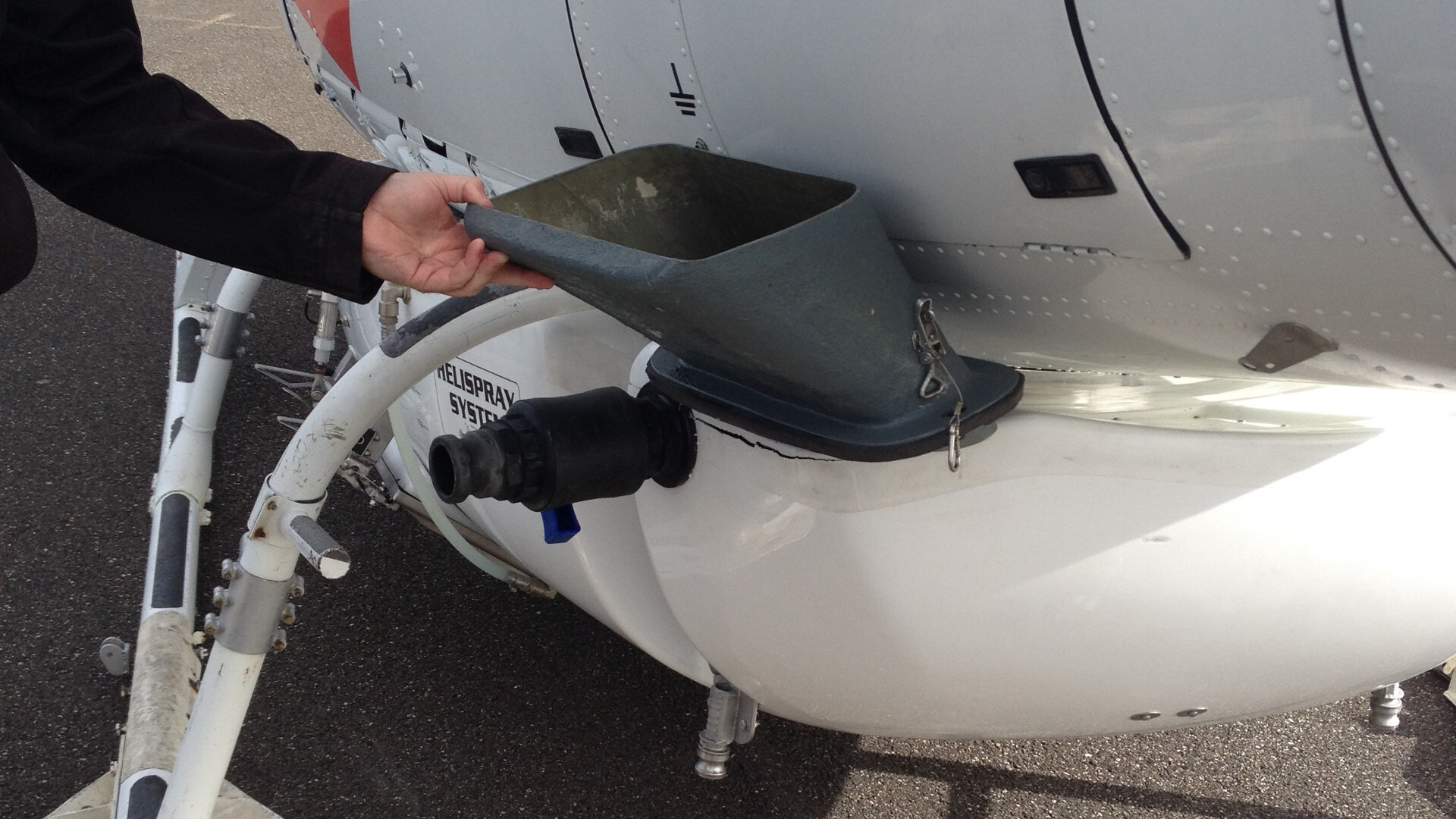 Helicopter tank 0889 16 9 2k