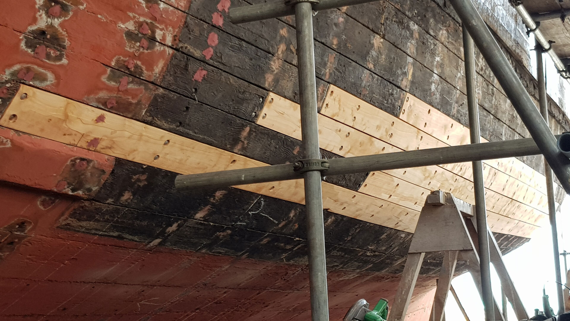 Repair planking 143310