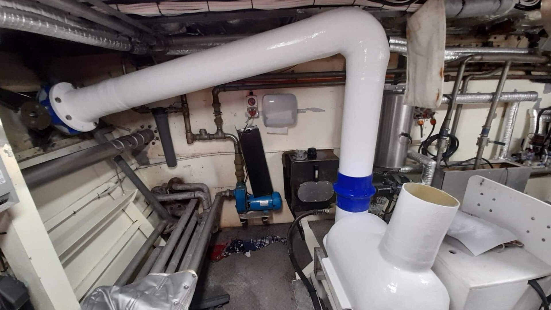 Wet exhaust 6492 16 9 2k